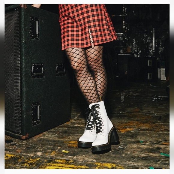 Doc Martens Chesney Combat Boots - Picture 7 of 9